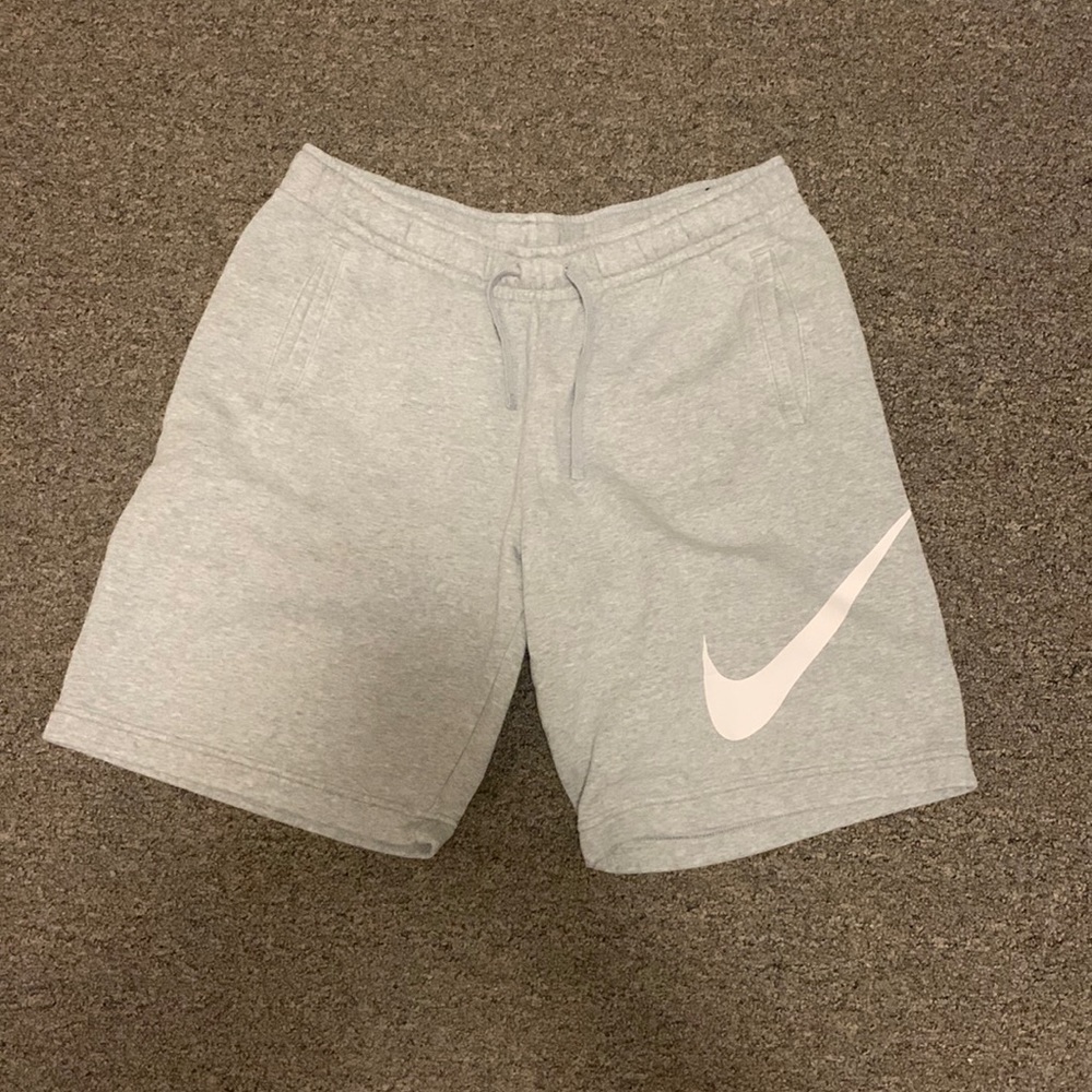Mens Nike shorts size large